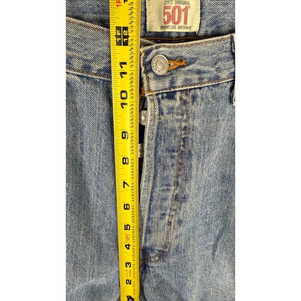 Levis 501 Original Fit Jeans Mens 35x31 Light Wash Blue Straight Leg Button Fly - Picture 6 of 7